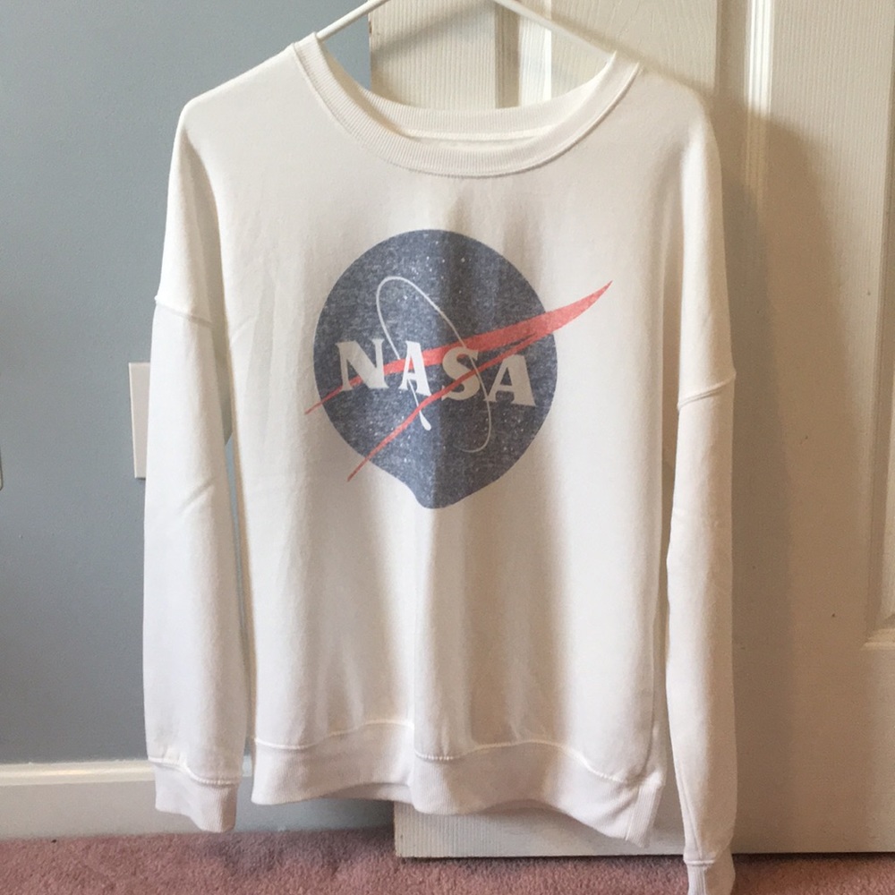 White NASA sweatshirt